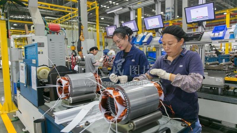 控制柜的安装高度主要依据以下标准：